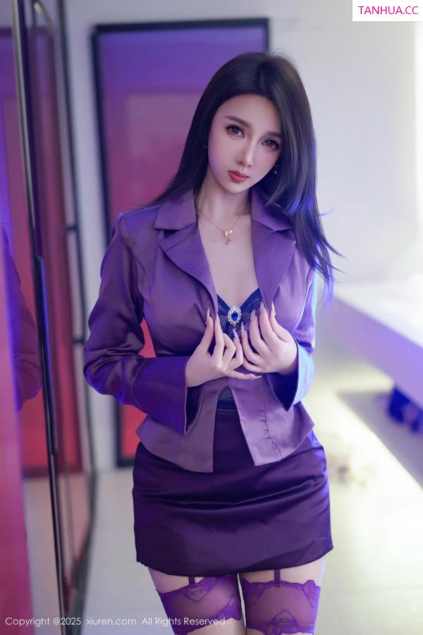   [XiuRen]高清写真图 2025.12.17 No.11120 Twins-夭夭 紫色丝袜第7张图片